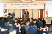 Minister Joo Hyung-hwan of MOTIE is making his greeting at a workshop for management of Boeing's partners that was held at Seoul Westin Chosun Hotel on the 20th.
