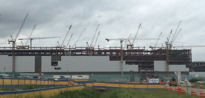 Scene of Samsung Electronics&amp;rsquo; semiconductor factory in Pyeongtaek Godeok Industrial Complex in early September. Construction for outer walls of factory is currently taking place.