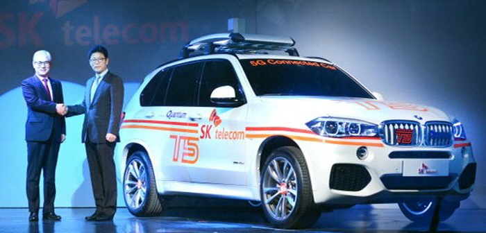 SK Telecom and BMW Korea introduced a connected car called &lsquo;T5&rsquo; and &lsquo;Smart Driving&rsquo; service that utilize 5G mobile network at BMW Driving Center on the 15th. Picture of CEO Kim Hyo-jun (on the left) of BMW Korea and Lee Hyeong-hee who oversees SK Telecom&rsquo;s businesses. Staff Reporter Yoon, Seong-hyeok | shyoon@etnews.com